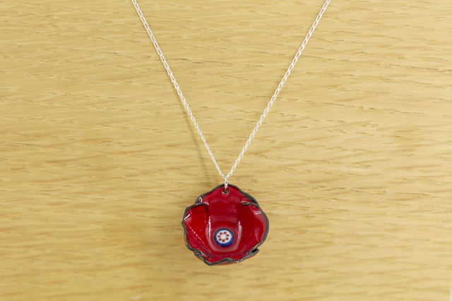 Les coquelicots – Le collier