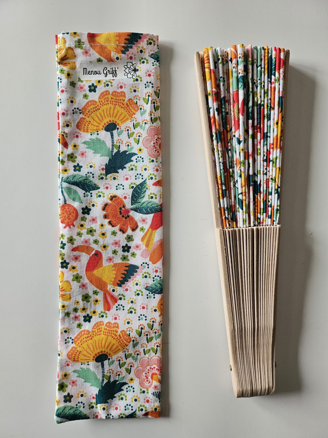 Eventail tissu fait main - toucan