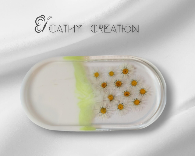 Vide poche avec inclusion de pâquerettes 