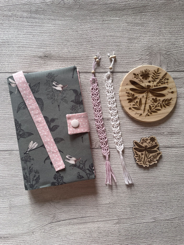 🌙Couvre-livre en tissu – Motif Végétal & Libellules