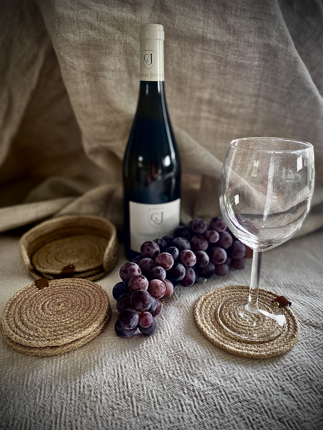 Dessous de verre  en jute tressée et leur rangement  