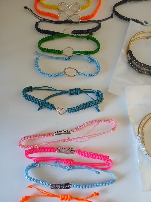 Bracelets fantaisies diverses tailles 