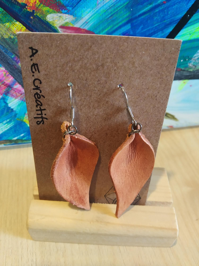 Boucles d&#039;oreilles feuille cuir 