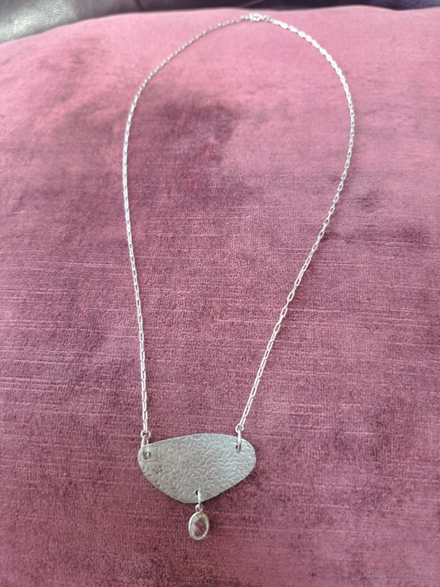 Floral silver &amp; quartz pendant