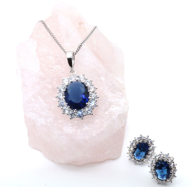 Strahlende Eleganz – Kamelie blau - Zirkonia-Schmuckset aus rhodiniertem 925er Silber