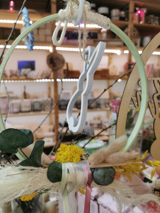 Gr�ner Holzkranz gelb mit Hase in der Mitte