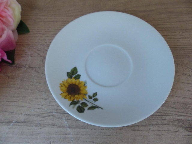 Ensemble tasse et soucoupe en porcelaine de Sologne – Décor tournesol – Fabriqué en France – Cadeau pour maman ou décoration maison campagne