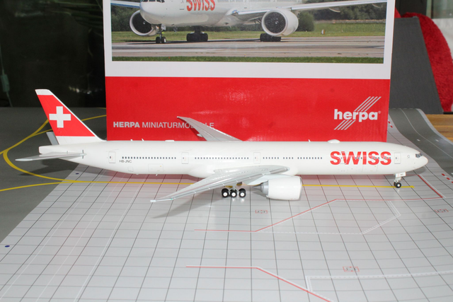 Swiss B777-300ER (HB-JNC), 1:200, Herpa