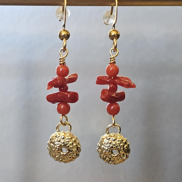 BOUCLES D'OREILLES OURSINS ET CORAIL 