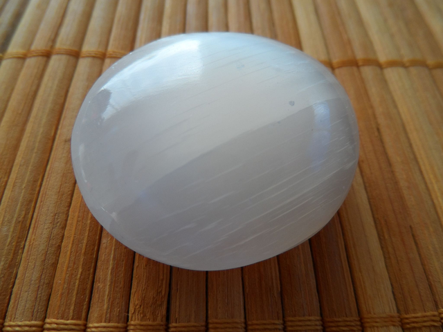 Pierre de paume en sélénite