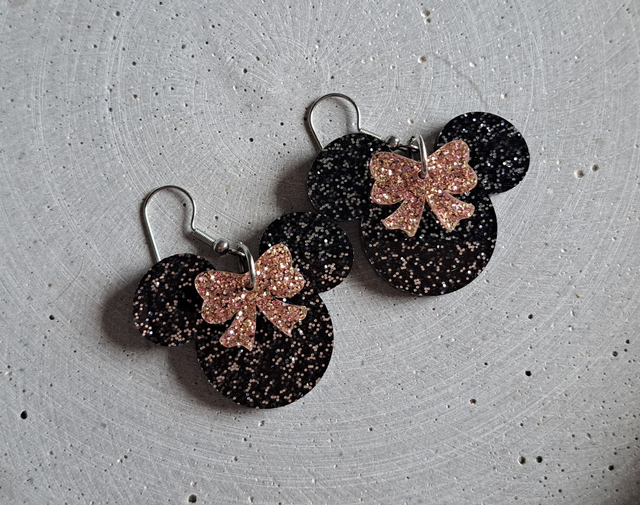 A - Minni -korvakorut, musta glitter