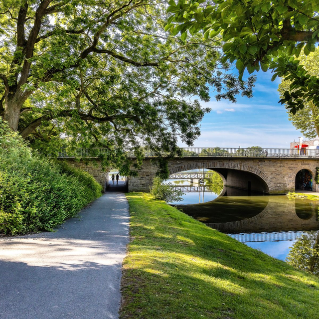 Weg am Aasee mit Brücke