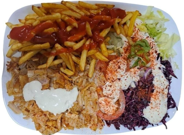 Kebap-Teller mit Salat & Pommes 