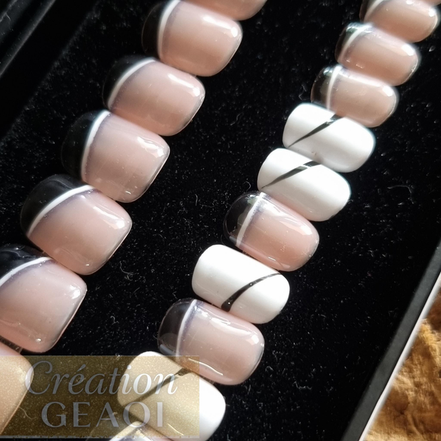 Black and white little carré S