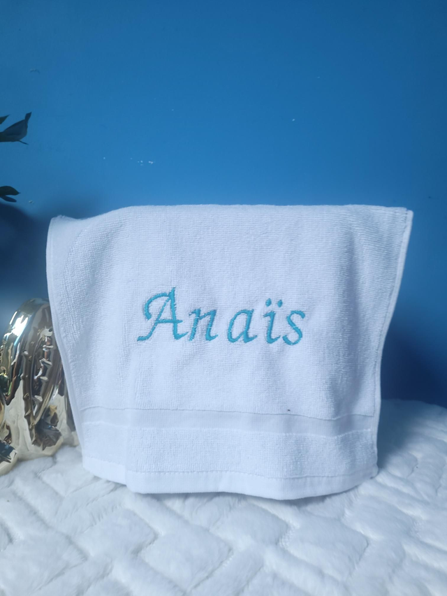 Serviette brodée Anais