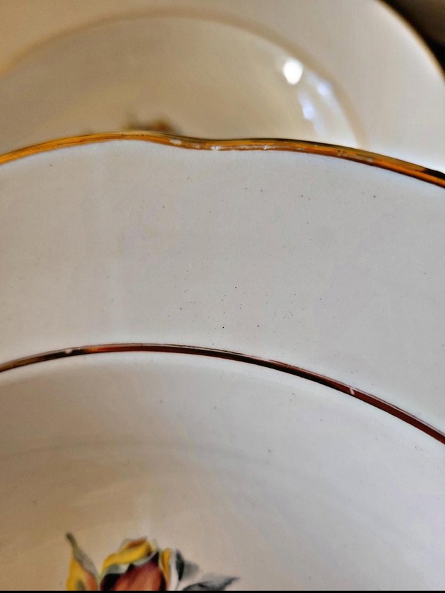 Assiettes creuses Gien Gardanne, roses couleur jaune