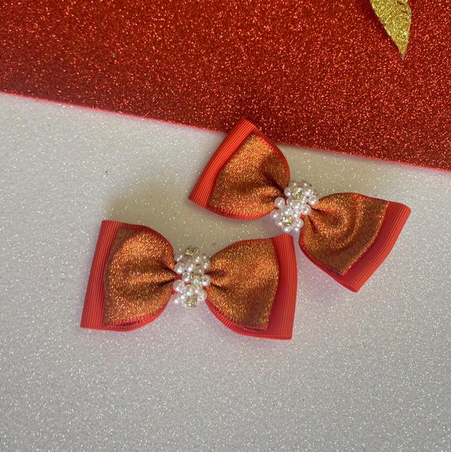 Paire de barrettes brodées de perles et strass