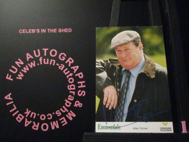 Richard Thorp (Alan Turner) Original Emmerdale Yorkshire Tv Logo Pre-Print Cast Card (1)(SEE PIC)