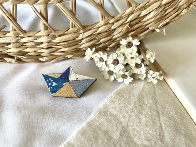 Broche Bateau origami - Couleurs variées (doré)