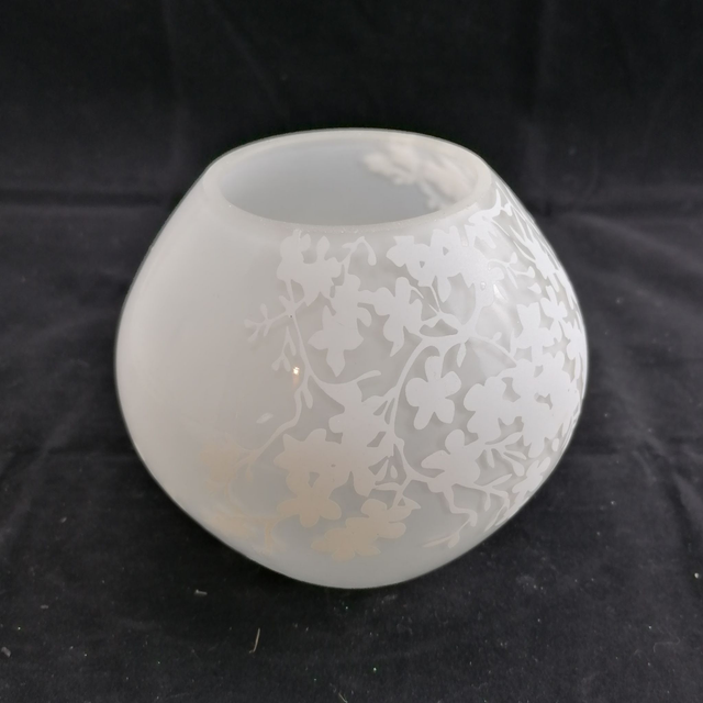IKEA | 'Knubbig' Sfeerlamp Nachtlamp Handgemaakt Glas Bloemmotief E14 halogeen fitting Netsnoer en lichtnetschakelaar Witte kleur | Vintage