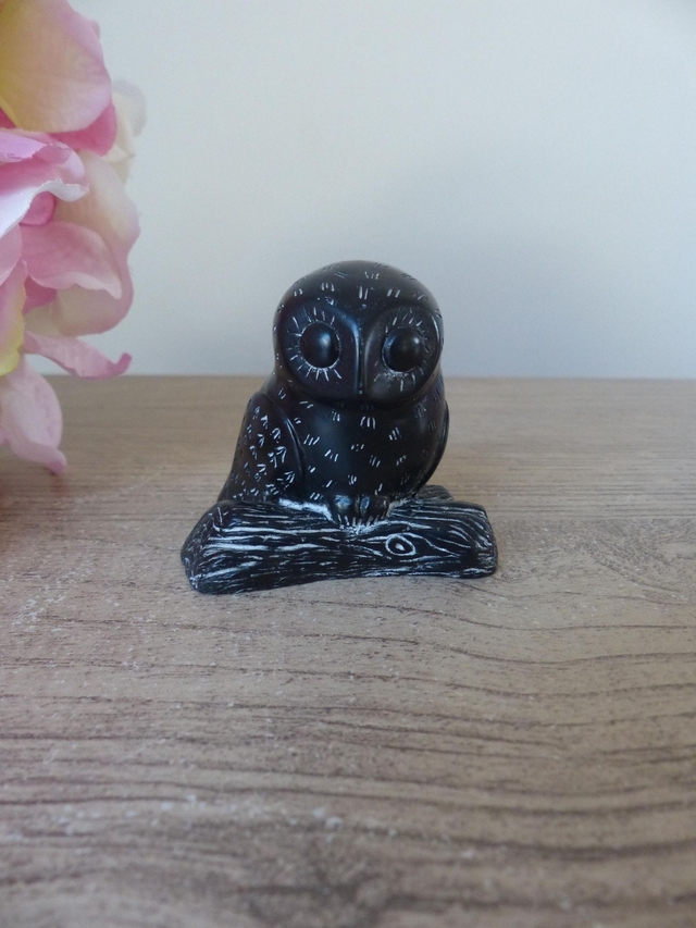 Figurine Chouette Noire en Pierre de Savon – Sculpture Artisanale Canadienne