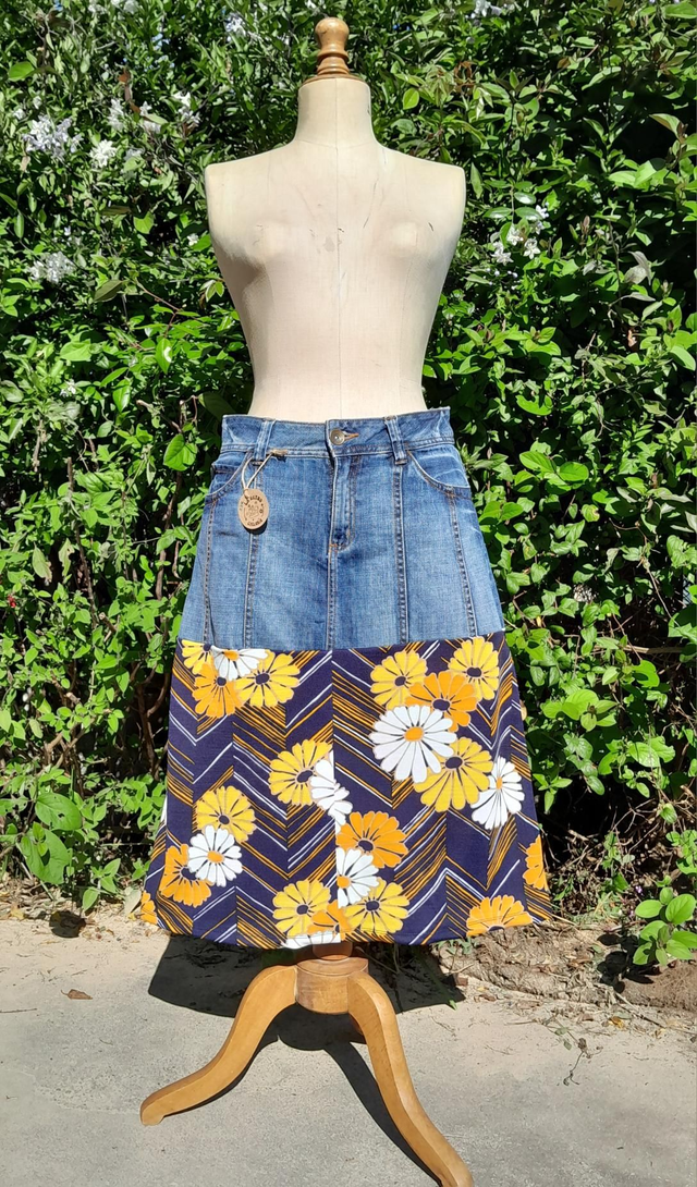 Jupe mi-longue Upcyclée marguerites