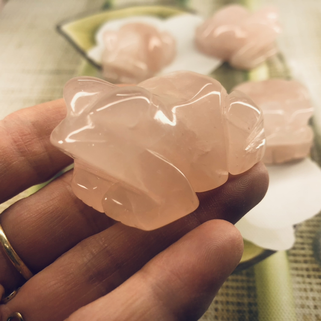 Grenouille porte bonheur Quartz rose