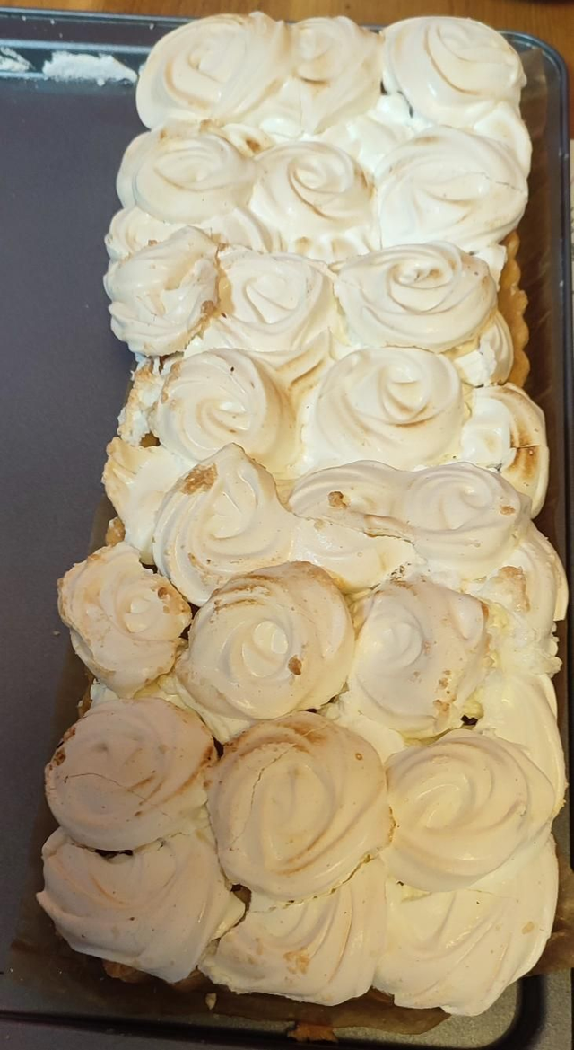 Lemon meringue pie (Catering)