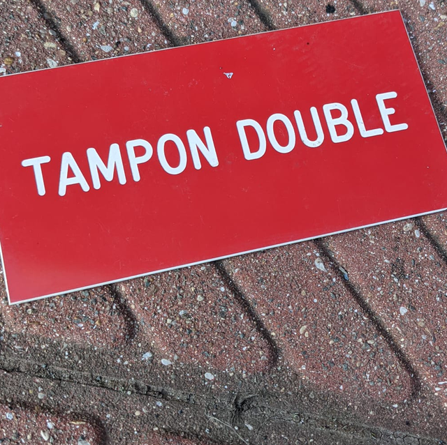 plaque à message rouge écriture blanche