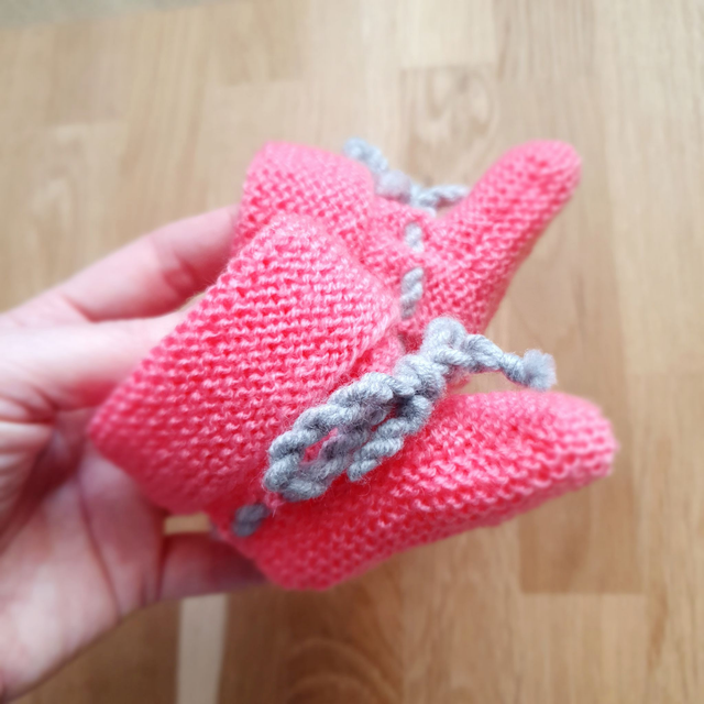 Babyslofjes roze - handgebreid