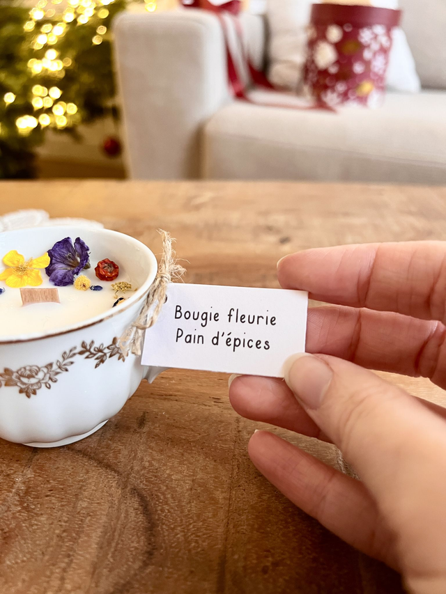 🎄 Bougie Pain d'épices - tasse à café "frise fleurie dorée"