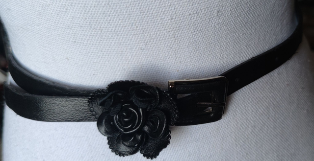 Ceinture noir fleur 65 cm 