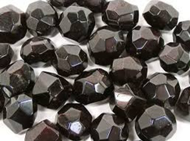 Garnet Almadine Tumblestone