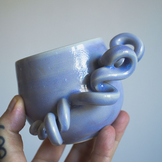 Tasse lavande, doubles anses biscornues