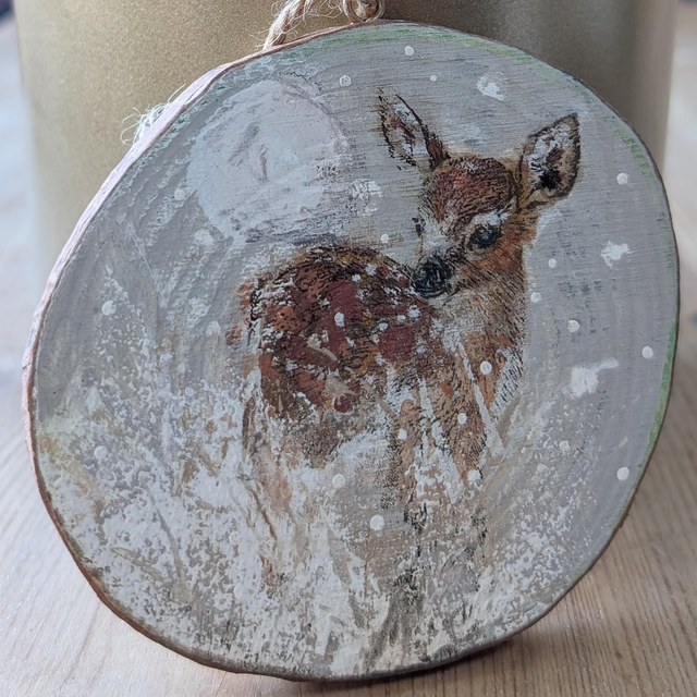 Young fawn - Log slice