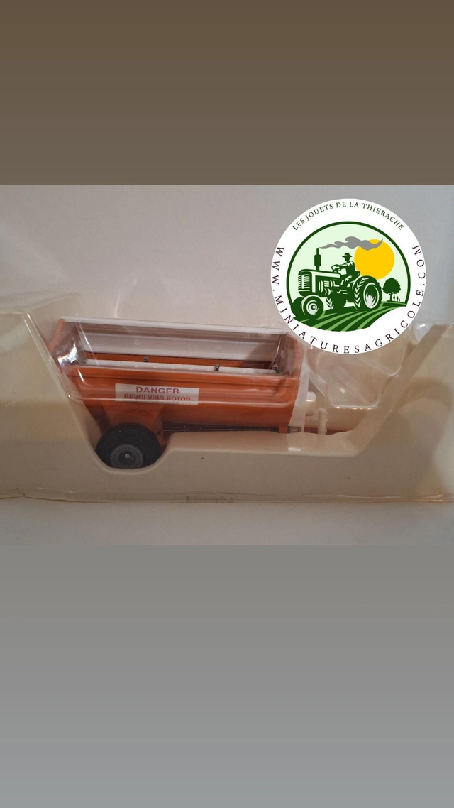 Howards Rotaspreader - Épandeur à fumier britains 9575
1:32
