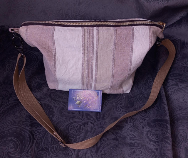 Lithéa – Sac à main à bandoulière rayé crème, élégant et pratique