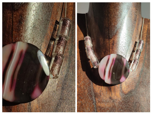 Collier grosse agate rose aux jolis reflets, perles en verre transparent rose monté sur fil de lin réglable 