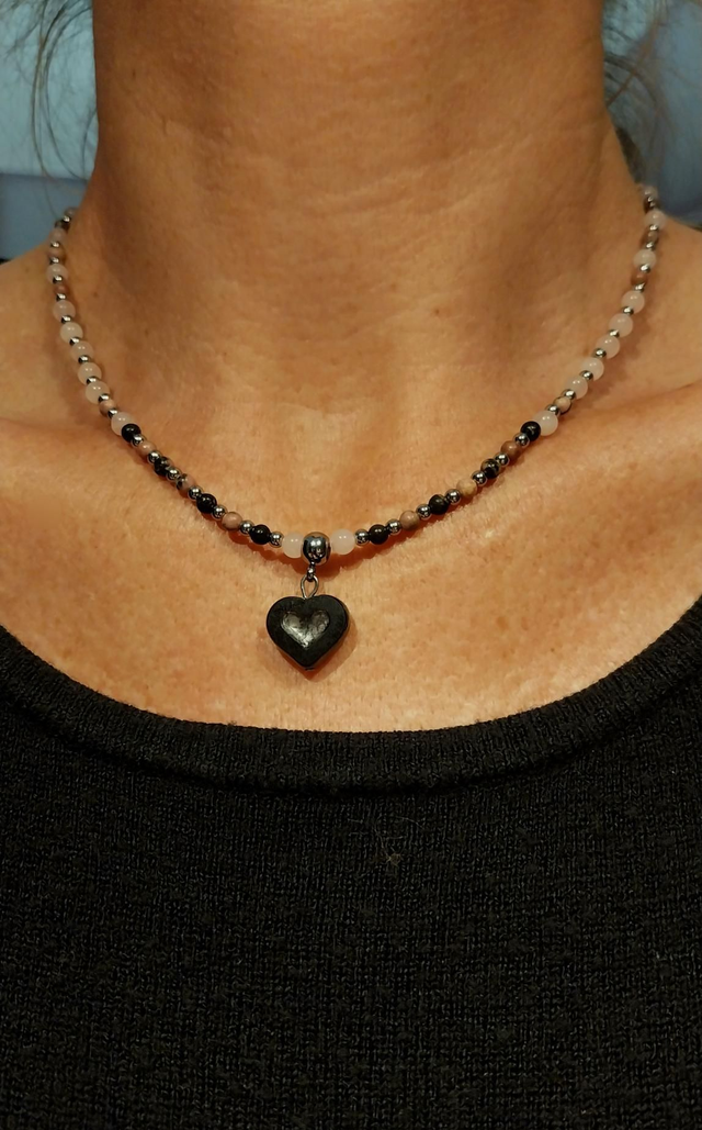 Collier Quartz rose et Rhodonite et cœur en verre de bohême 