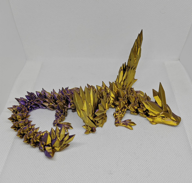 Dragon cristal avec des ailes