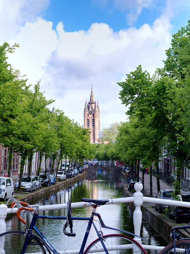 A4 Delft Canal and Oude Kerk - Photoprint Unframed
