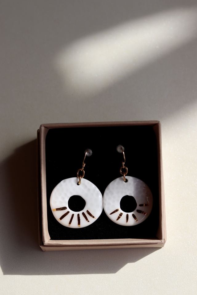Boucles d’oreilles en porcelaine et or