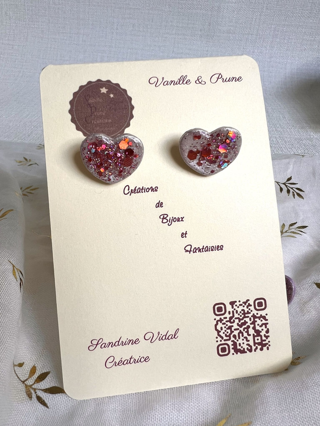 Boucles d&#039;oreilles petits coeurs rose pâle et paillettes rose fuchsia irisées