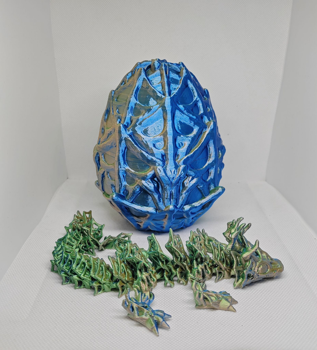 Oeuf de dragon toile d&#039;araignée  