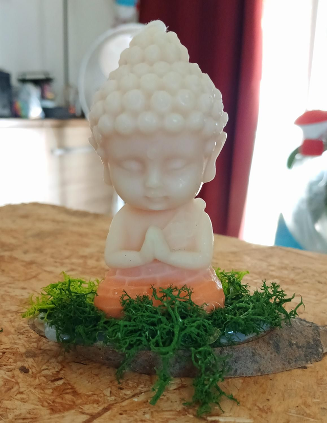 BeaCrea au plaisir d'offrir, les bougies fondantes, vous propose cette magnifique bougie parfumé  bouddha parfums 
Prix : 12€