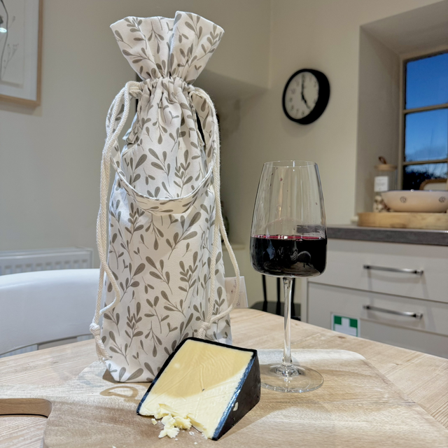 Mistletoe Kisses Reusable Bottle Bags  