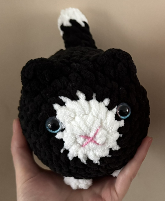 Handmade &amp; Crocheted Loaf Cat - Black &amp; White