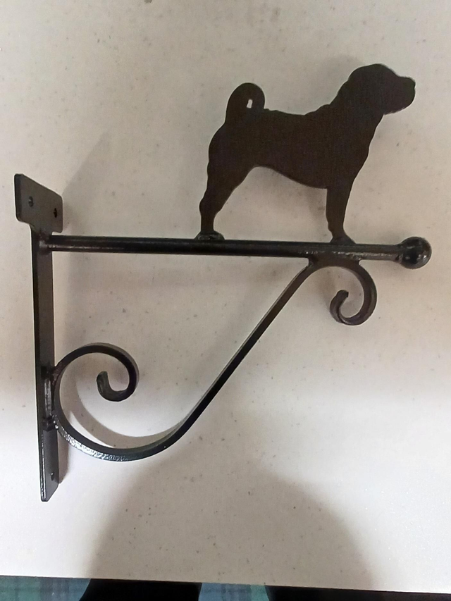 Sharpei silhouette hanging basket bracket