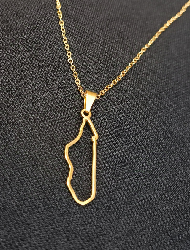 Collier carte contour Madagascar 