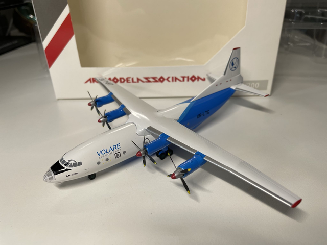 Antonov An-12 Volare UR-LTG